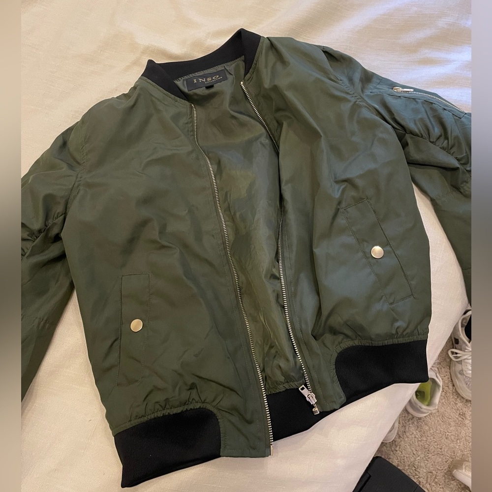 Army colored bomber jacket in size small